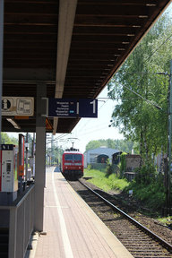 Dateiname: 120_108-6_schiebt_IC_mit_Zuglok_101.jpg
Dateigröße: 213KB
Abmessungen: 640x960
hinzugefügt am: 22.Mai 2013 120_108-6_schiebt_IC_mit_Zuglok_101.jpg