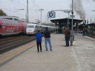 Dateiname: BR_402_+_BR_50_3655_in_Solingen_Hbf_nach_Köln_bzw__Wuppertal_über_Remscheid.jpg
Dateigröße: 41KB
Abmessungen: 512x384
hinzugefügt am: 11.November 2007 BR_402_+_BR_50_3655_in_Solingen_Hbf_nach_Köln_bzw__Wuppertal_über_Remscheid.jpg