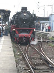 Dateiname: BR_41_360_in_Solingen_Hbf_über_Remscheid_nach_W-Oberbarmen__4.jpg
Dateigröße: 51KB
Abmessungen: 384x512
hinzugefügt am: 11.November 2007 BR_41_360_in_Solingen_Hbf_über_Remscheid_nach_W-Oberbarmen__4.jpg