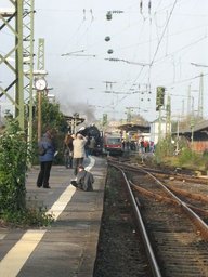 Dateiname: BR_50_3610-8_+_BR_628_497-7_in_Solingen_Hbf_über_Remscheid_nach_Wuppertal__2.jpg
Dateigröße: 52KB
Abmessungen: 384x512
hinzugefügt am: 11.November 2007 BR_50_3610-8_+_BR_628_497-7_in_Solingen_Hbf_über_Remscheid_nach_Wuppertal__2.jpg